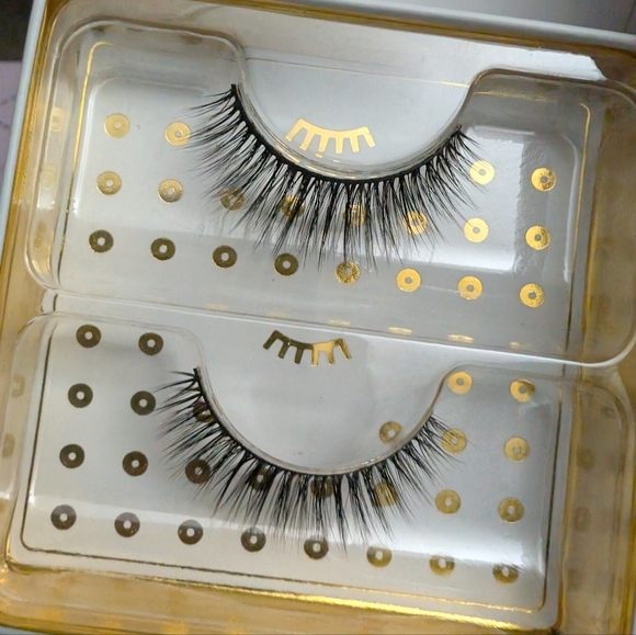 Barrington Monroe lashes - Picture 2 of 4